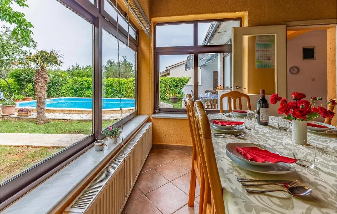 Amazing Home In Liznjan With Kitchen 0*,