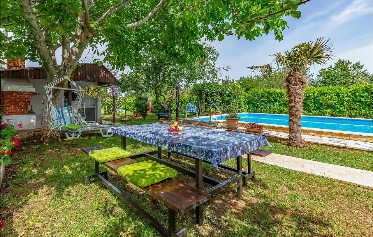 Amazing Home In Liznjan With Kitchen