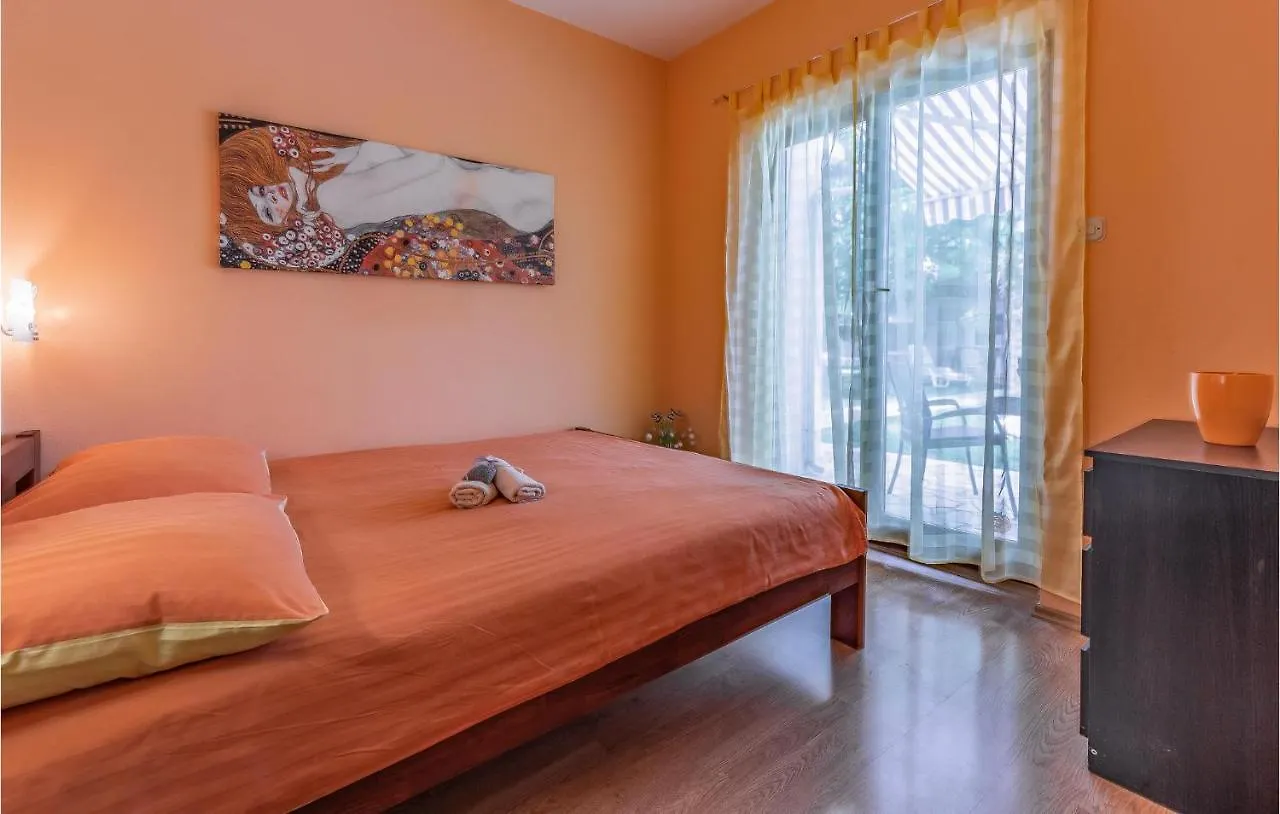Amazing Home In Liznjan With Kitchen