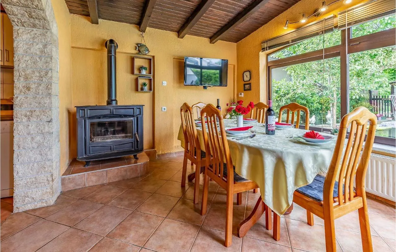 Amazing Home In Liznjan With Kitchen Croatia