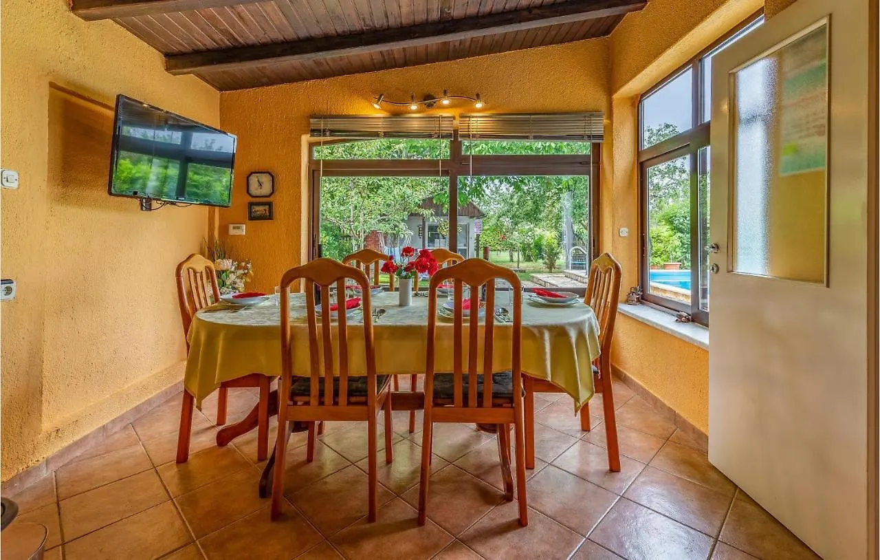 Amazing Home In Liznjan With Kitchen Holiday home