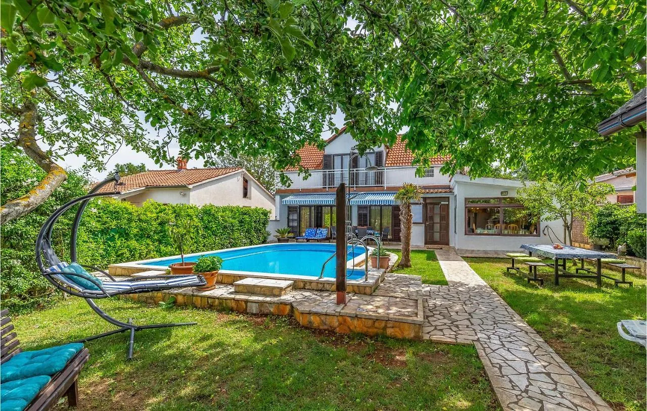 Holiday home Amazing Home In Liznjan With Kitchen Croatia